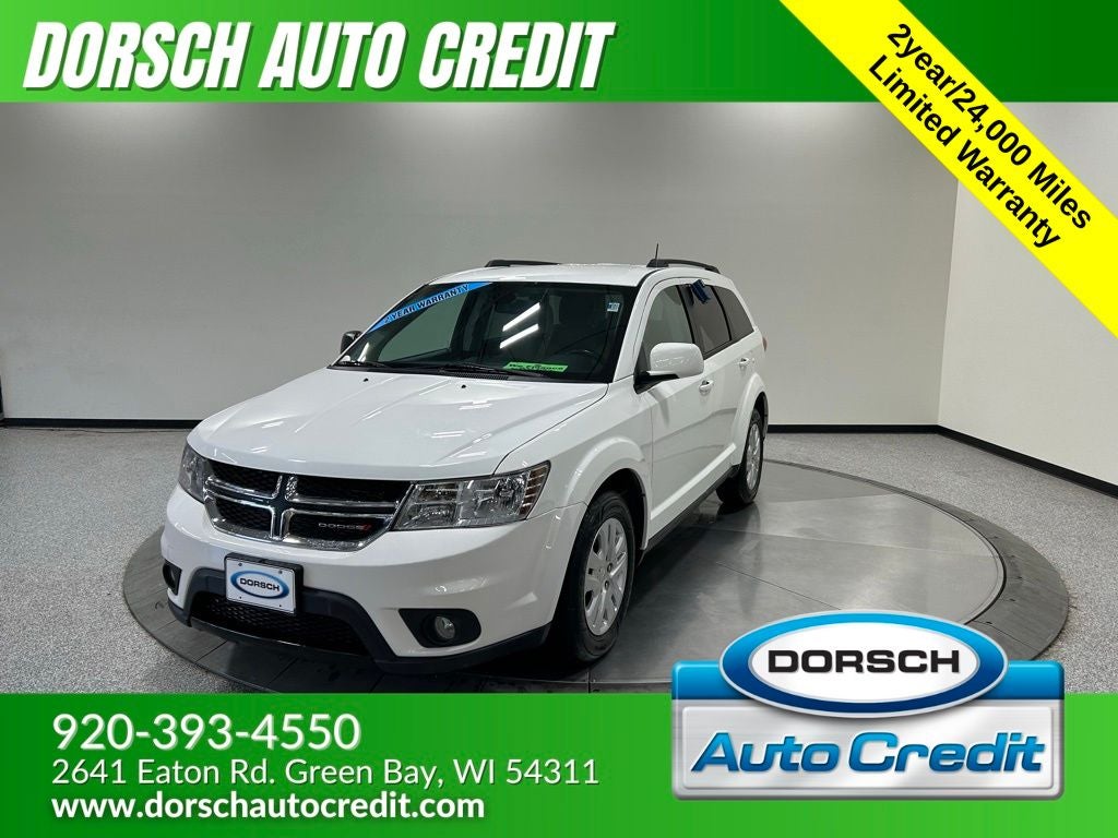 2019 Dodge Journey SE in Vice White — front three-quarter view